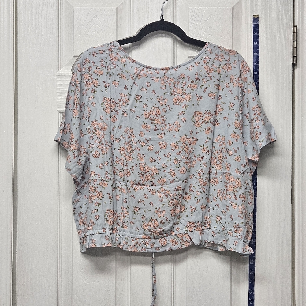 Juniors SHort Sleeve Top - Picture 5 of 5